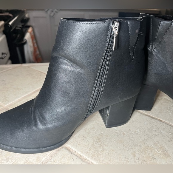 Torrid Black Faux Leather Double Zip Block Bootie (WW)-8.5 - Picture 5 of 9